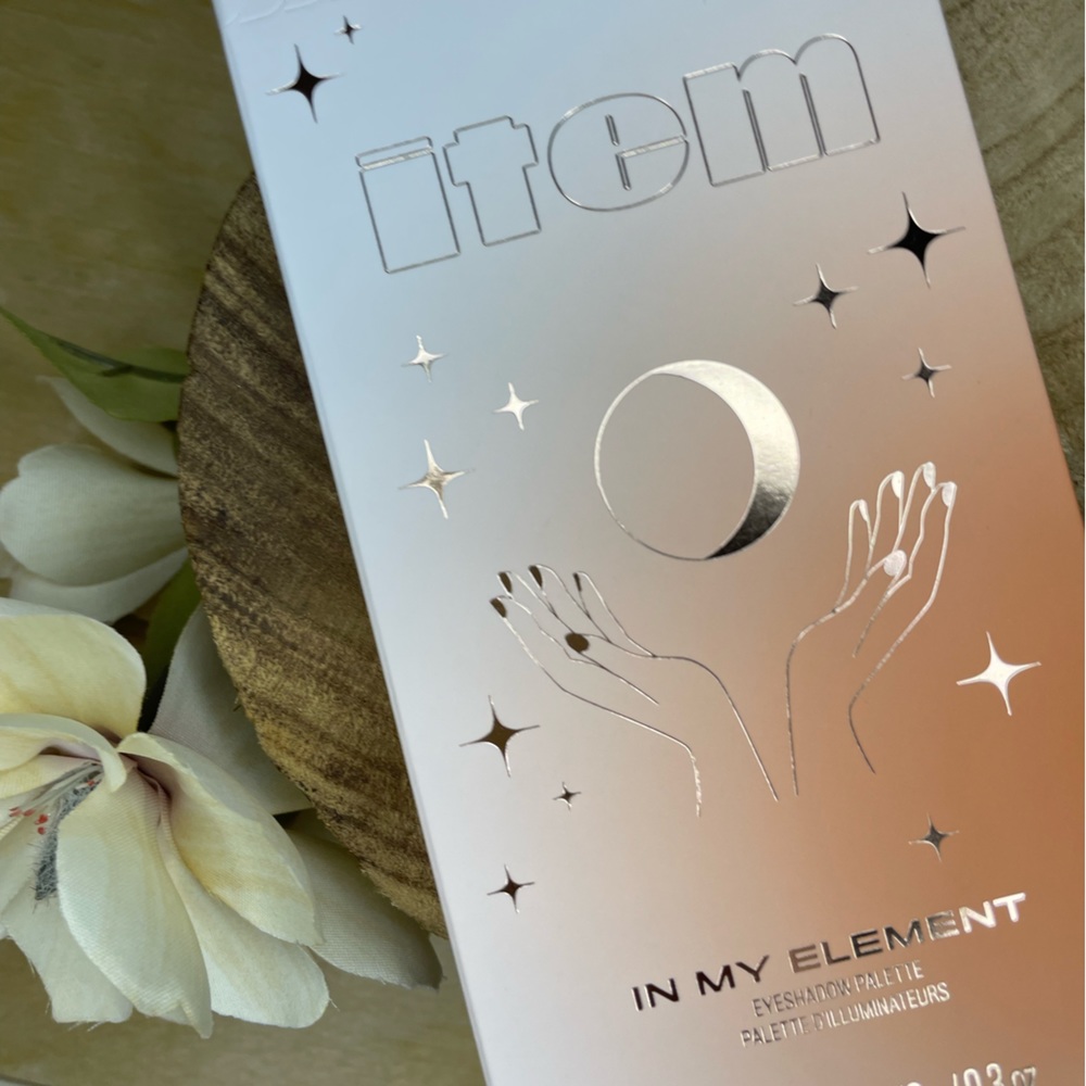 NEW! ITEM BEAUTY by Addison Rae IN MY ELEMENT eyeshadow palette 10 cosmic